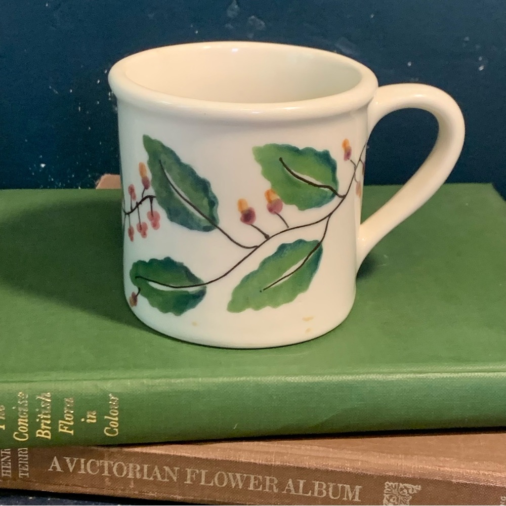 Heartstone Stoneware Hand Painted Mug Mistletoe Pattern Traditional Size Coffee